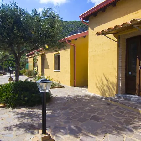 Κατάλυμα σε φάρμα Sa Rocca *